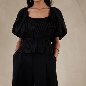 NWT:  Banana Republic Puff sleeve pleated top in size 2
